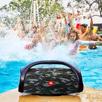 Speaker-JBL-BoomBox-piscina